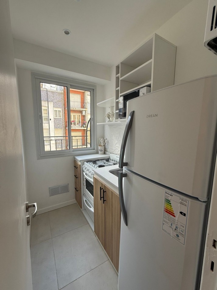 Venta departamento 1 ambiente con balcon a la calle en el centro