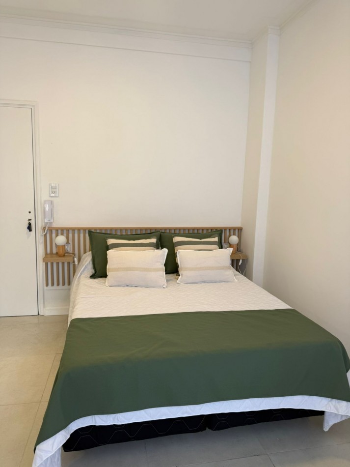 Venta departamento 1 ambiente con balcon a la calle en el centro