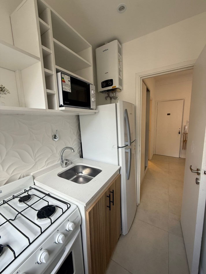 Venta departamento 1 ambiente con balcon a la calle en el centro