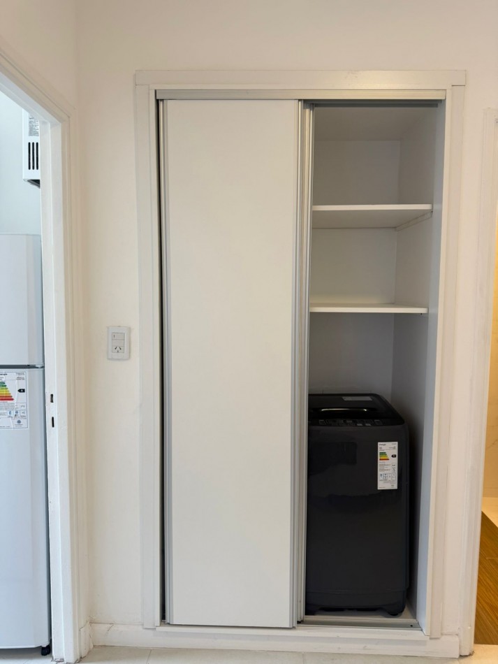 Venta departamento 1 ambiente con balcon a la calle en el centro