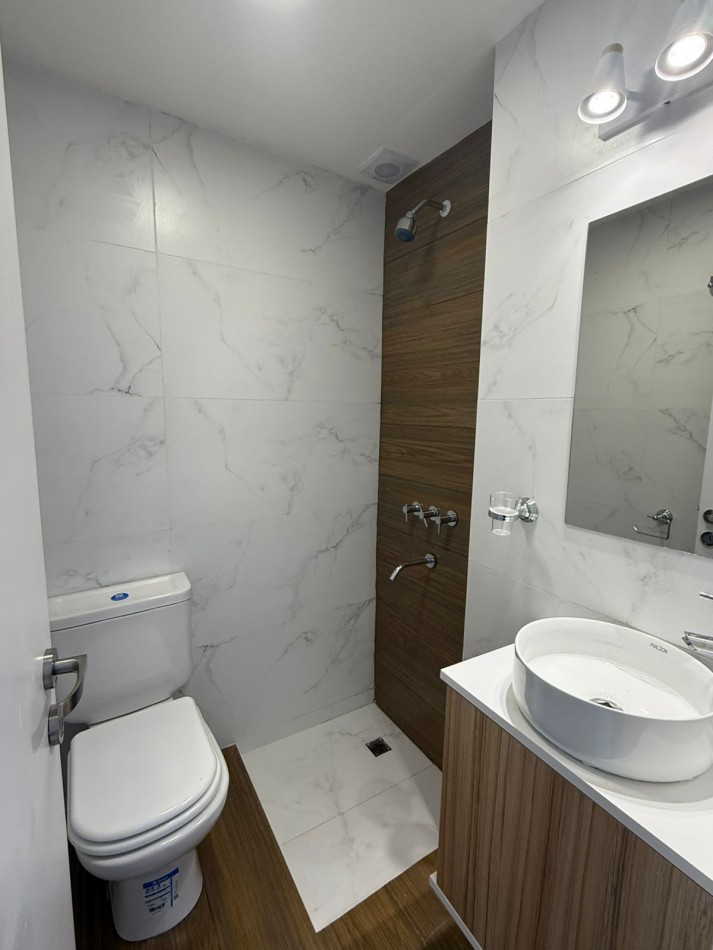 Venta departamento 1 ambiente con balcon a la calle en el centro