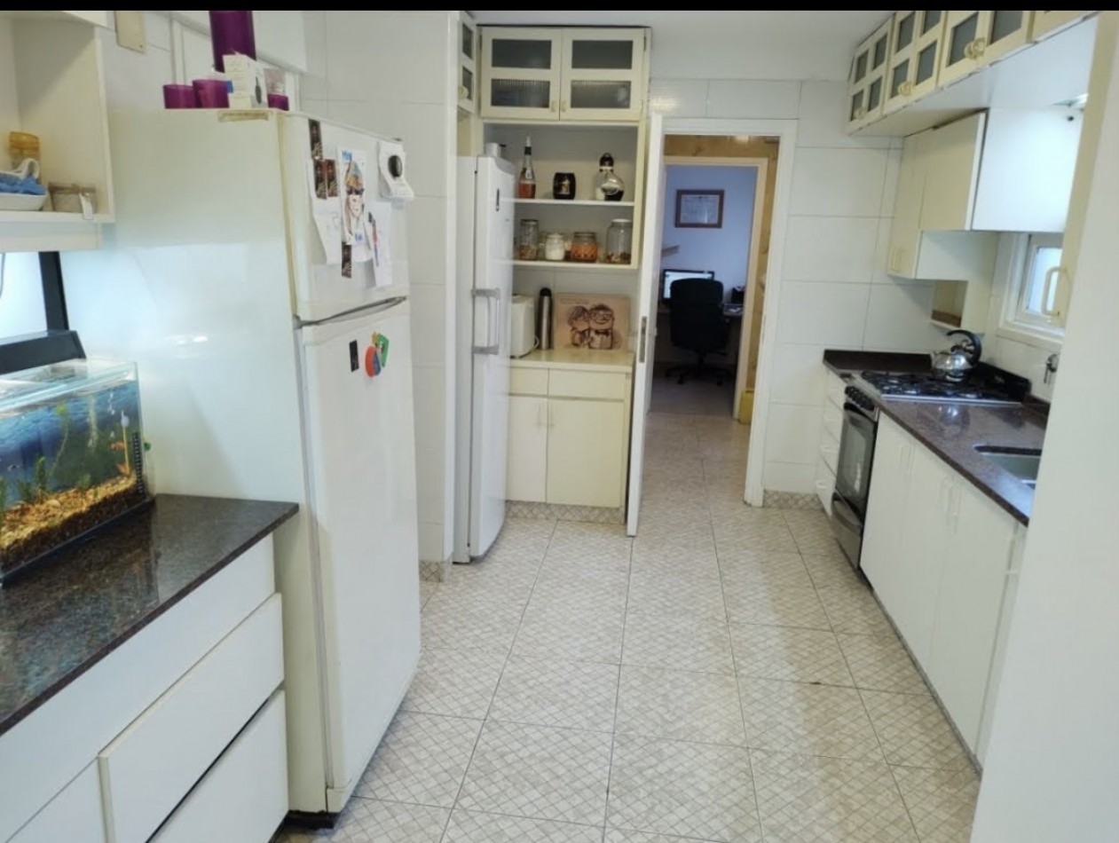 Venta Departamento de 4 ambientes con dependencia y cochera en La Perla