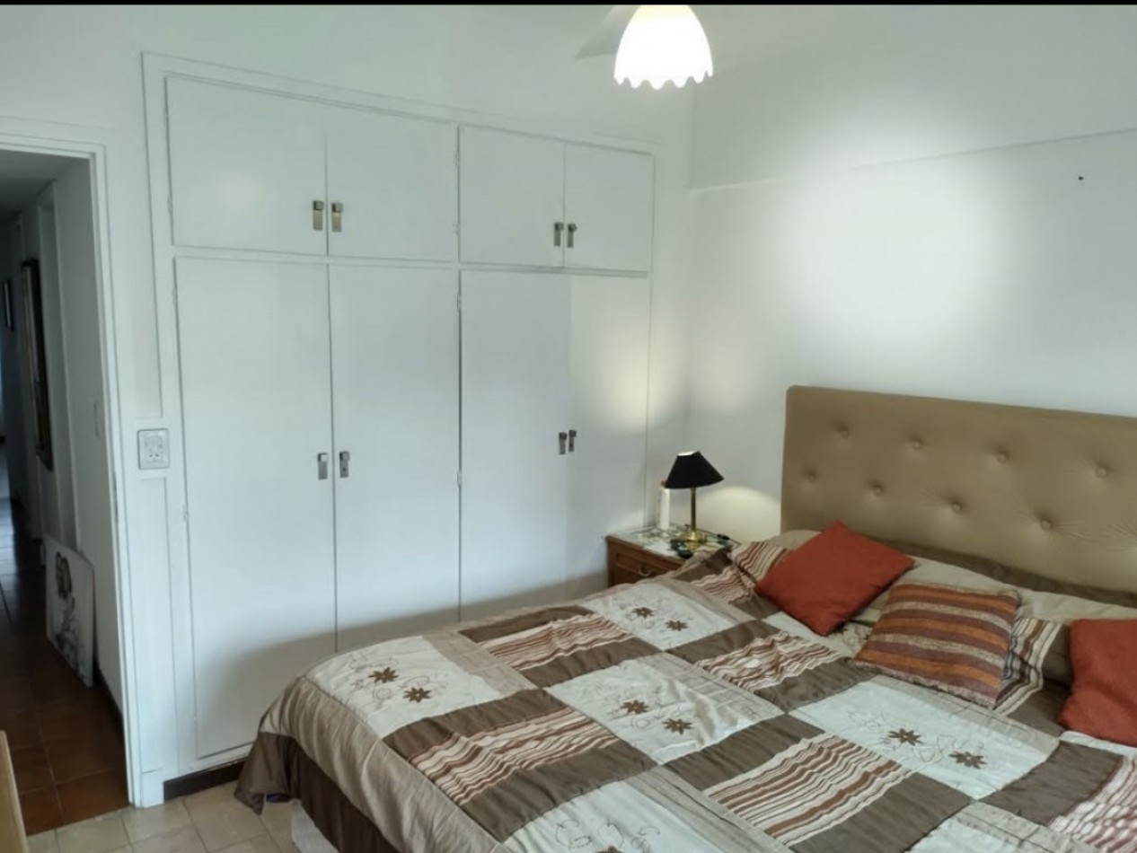 Venta Departamento de 4 ambientes con dependencia y cochera en La Perla