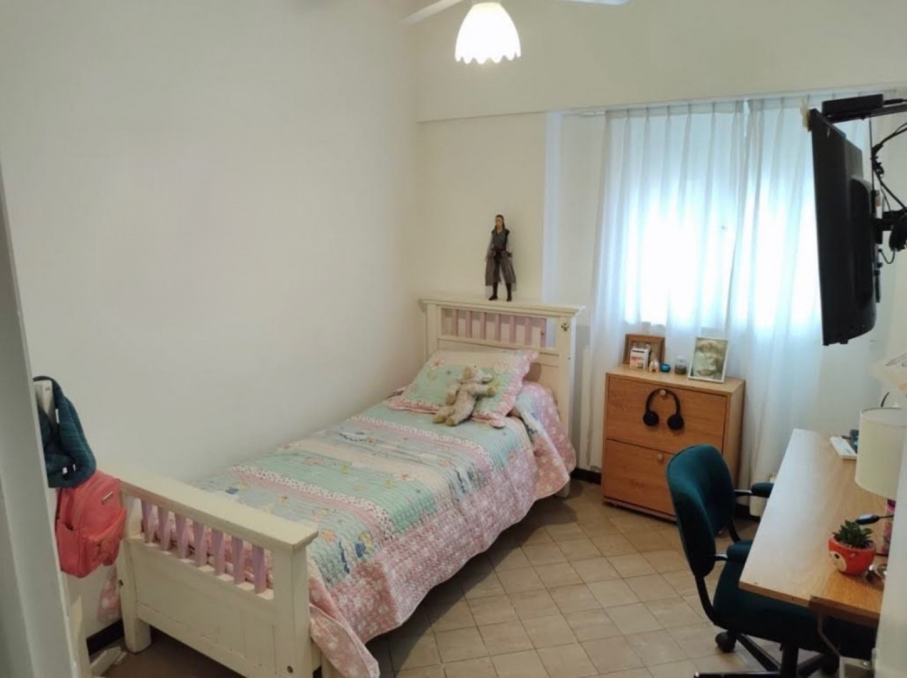 Venta Departamento de 4 ambientes con dependencia y cochera en La Perla