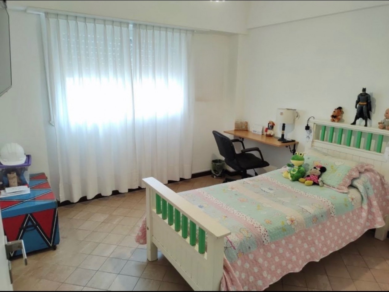 Venta Departamento de 4 ambientes con dependencia y cochera en La Perla