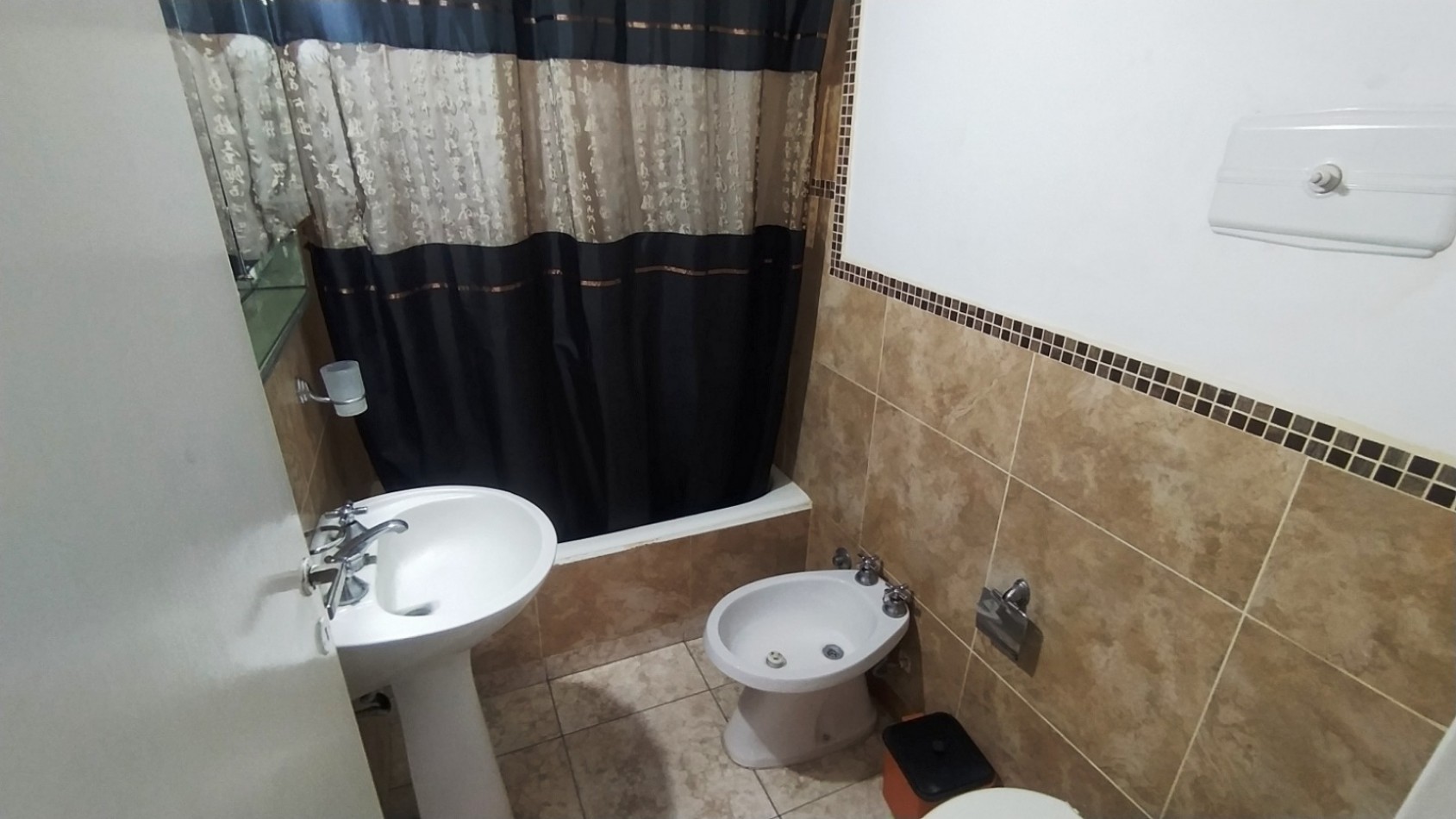 Venta departamento 2 ambientes con balcon y cochera en zona Plaza Colon 