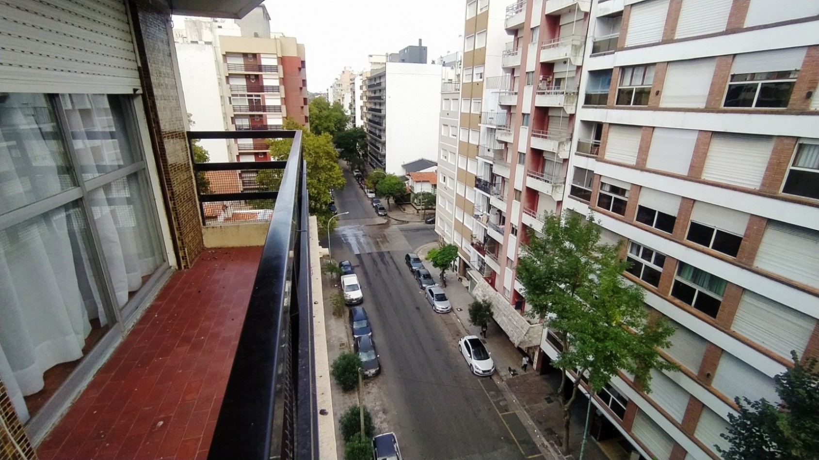 Venta departamento 2 ambientes con balcon y cochera en zona Plaza Colon 