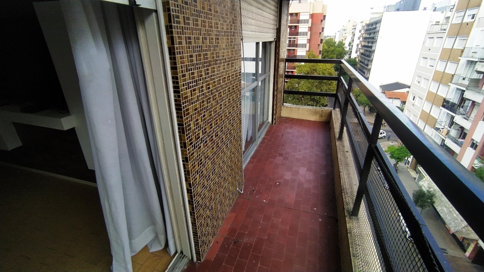 Venta departamento 2 ambientes con balcon y cochera en zona Plaza Colon 