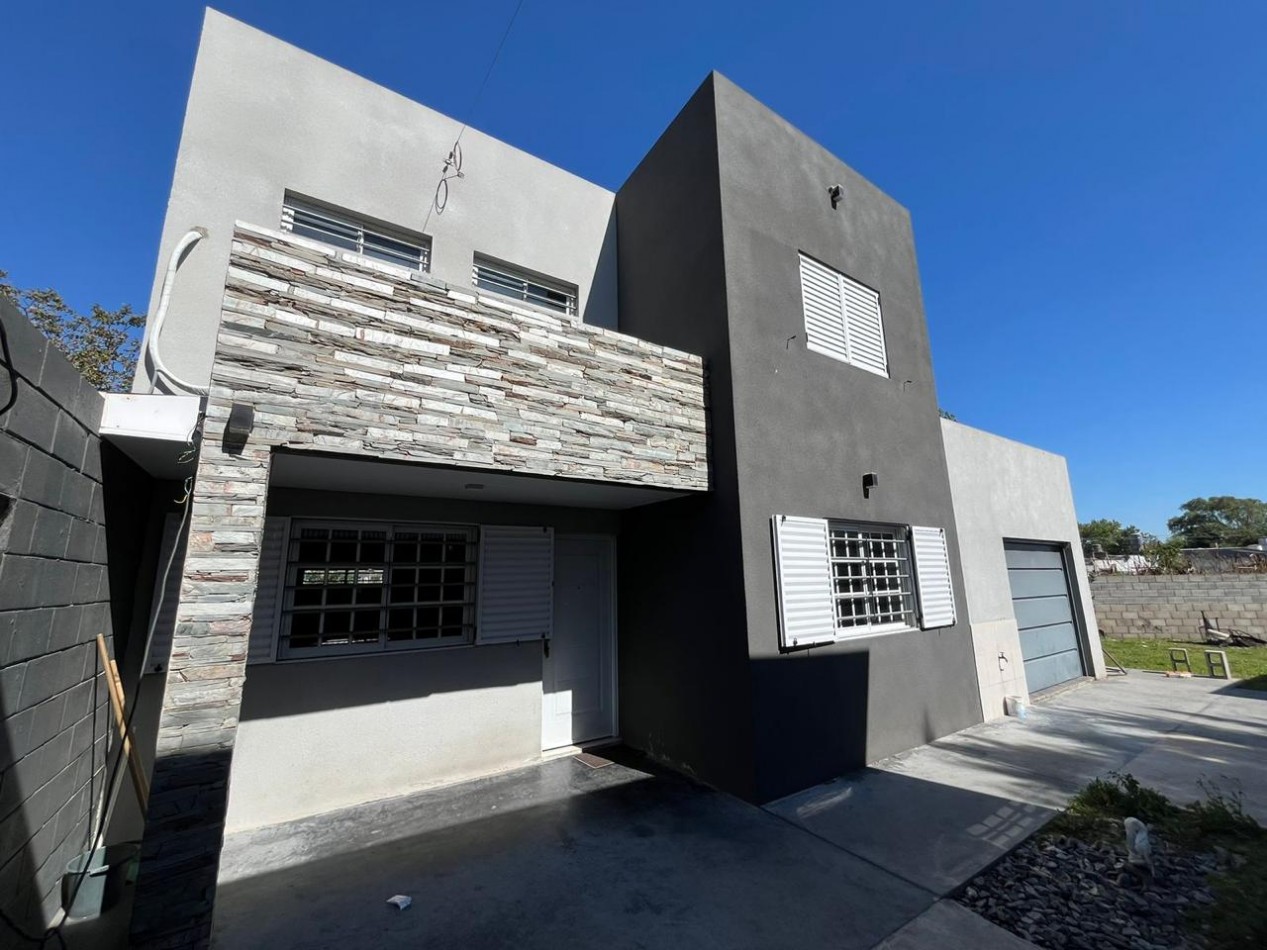 Venta de Casa 4 ambientes con galpon y parque 