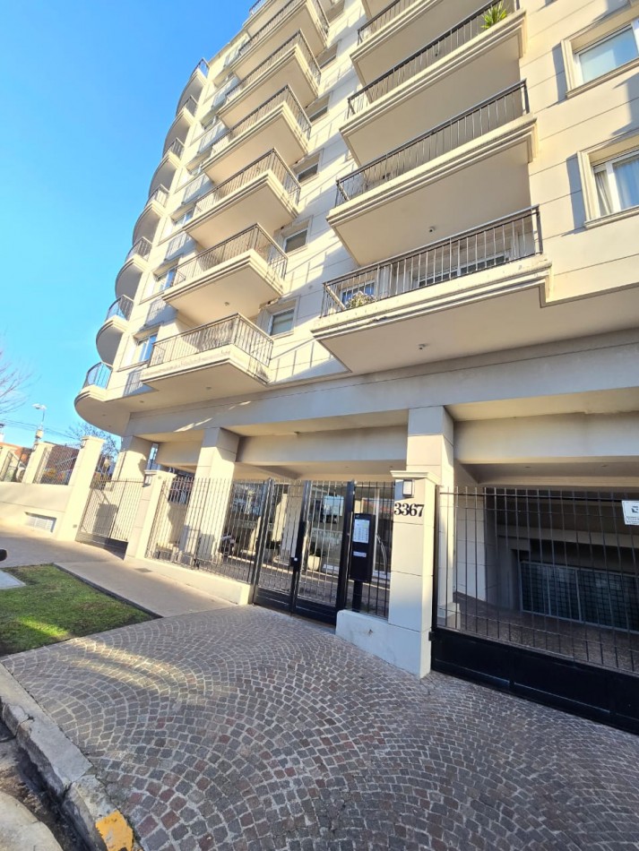 Venta departamento 2 ambientes a la calle con Cochera 