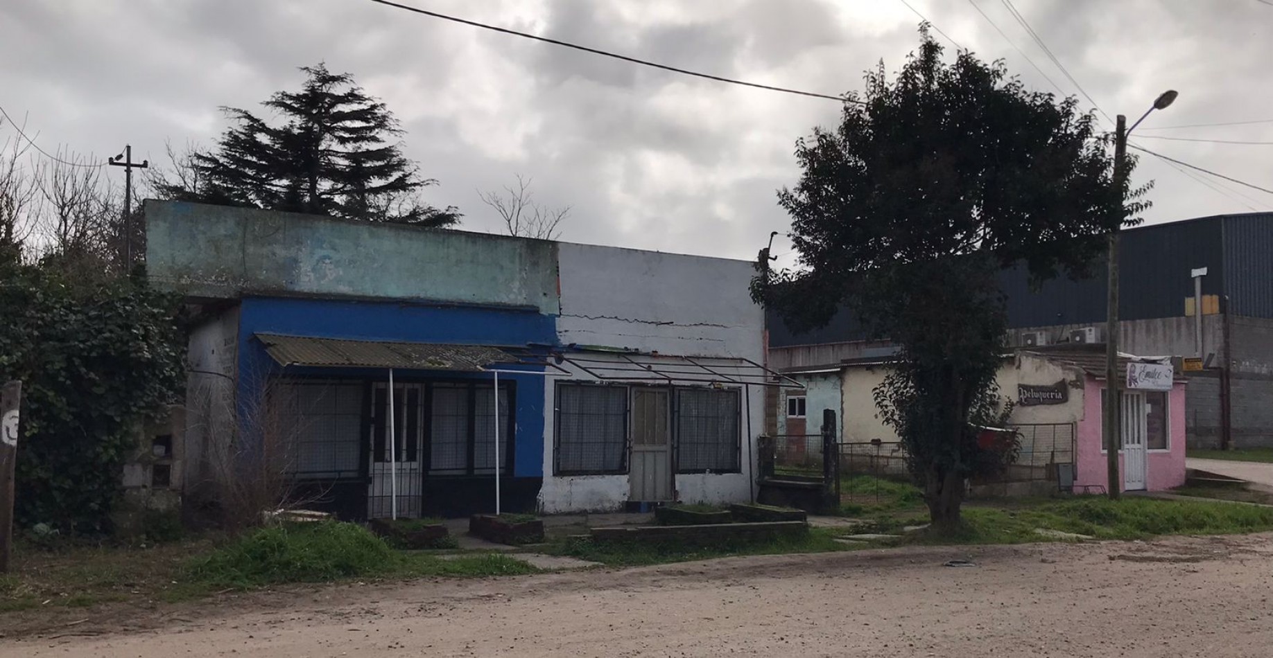 Venta de Casa mas locales en Estacion Camet