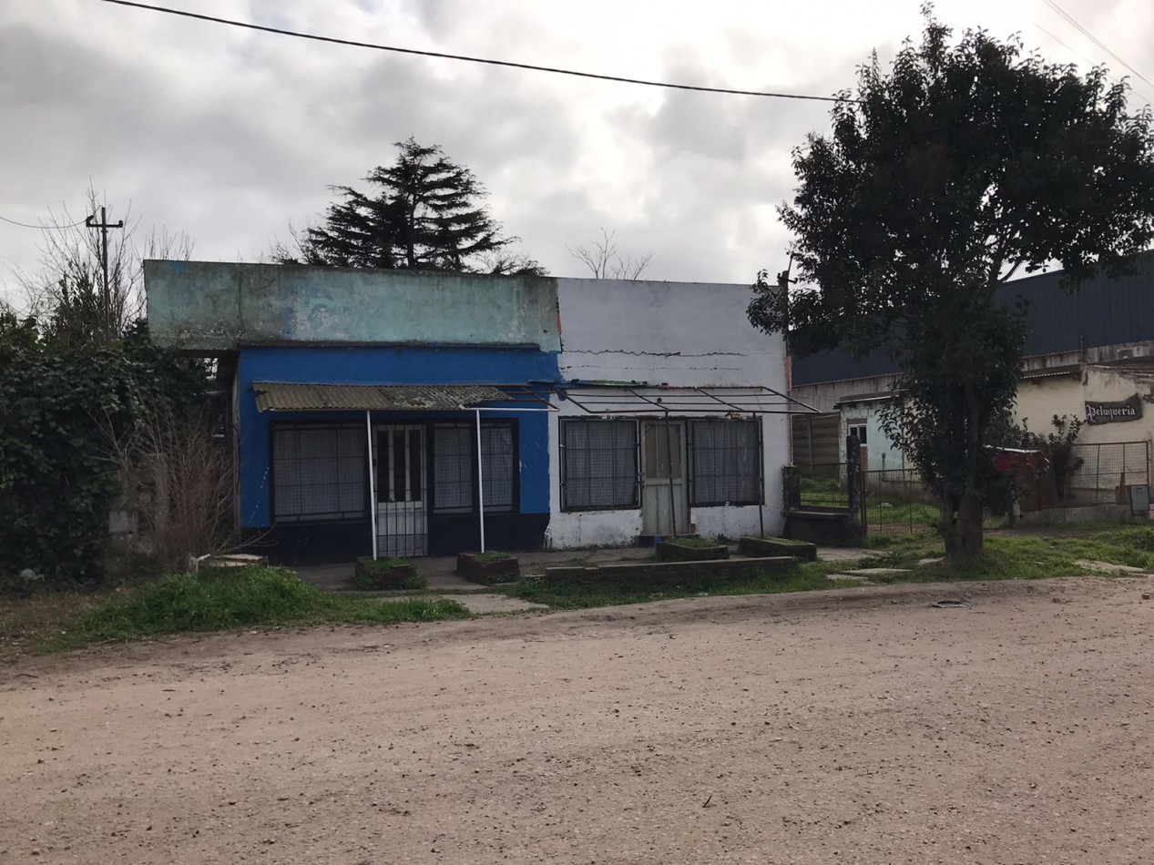 Venta de Casa mas locales en Estacion Camet