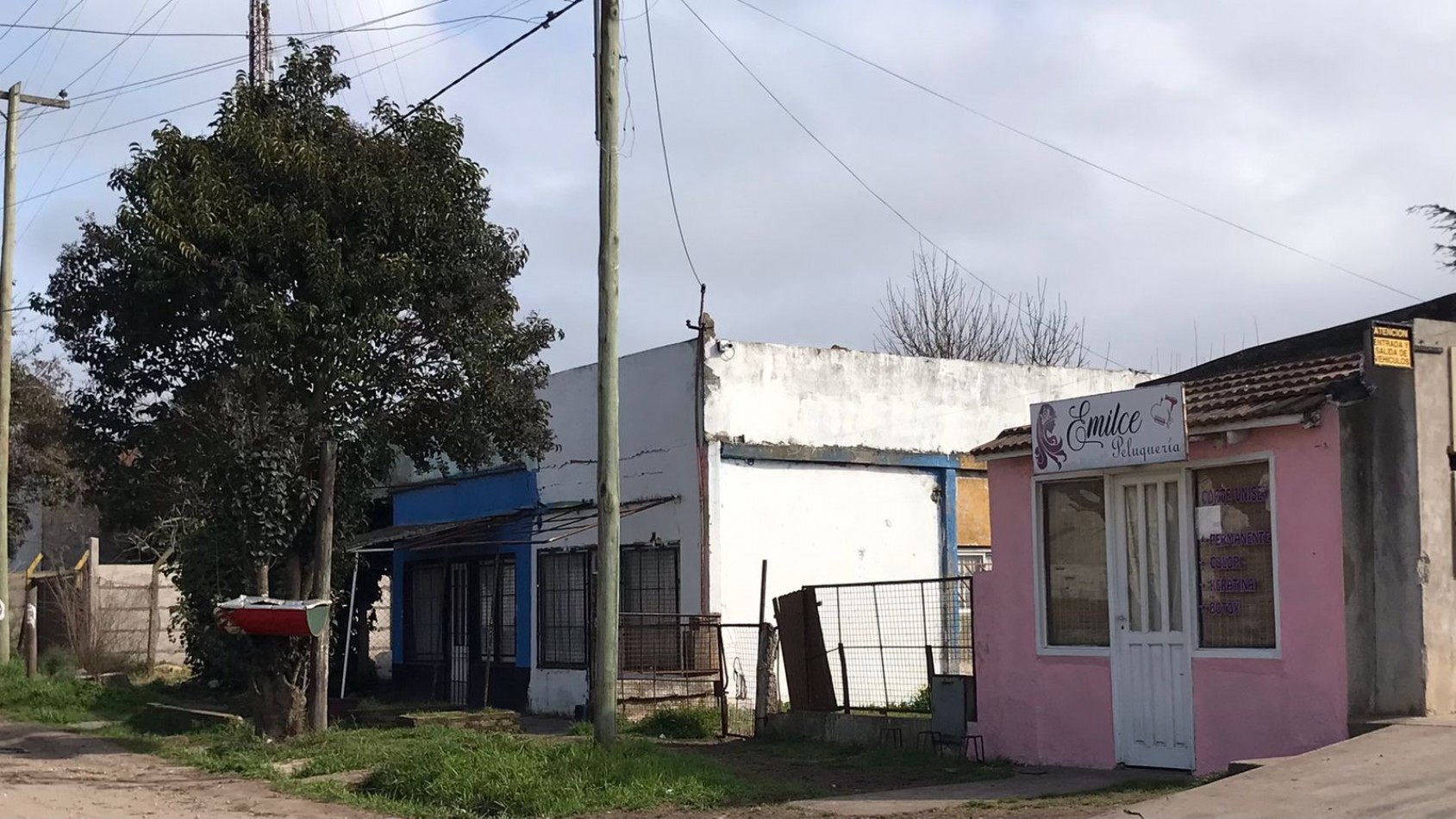 Venta de Casa mas locales en Estacion Camet