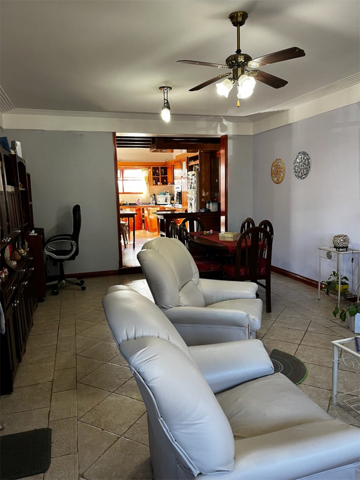 Venta de chalet 4 ambientes con Garage