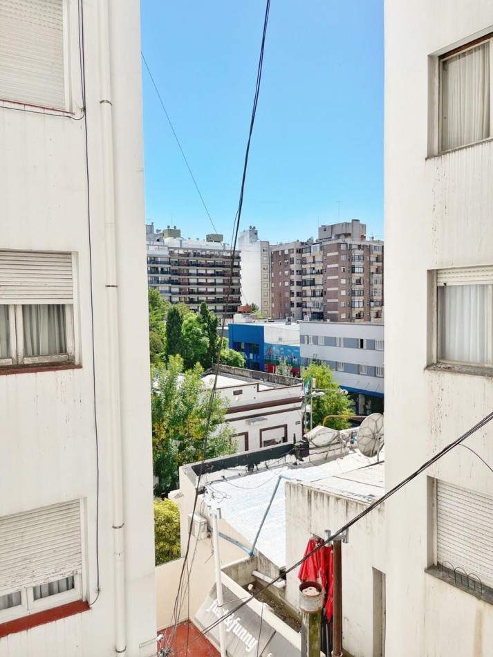 Venta departamento 2 ambientes mas escritorio en el Centro