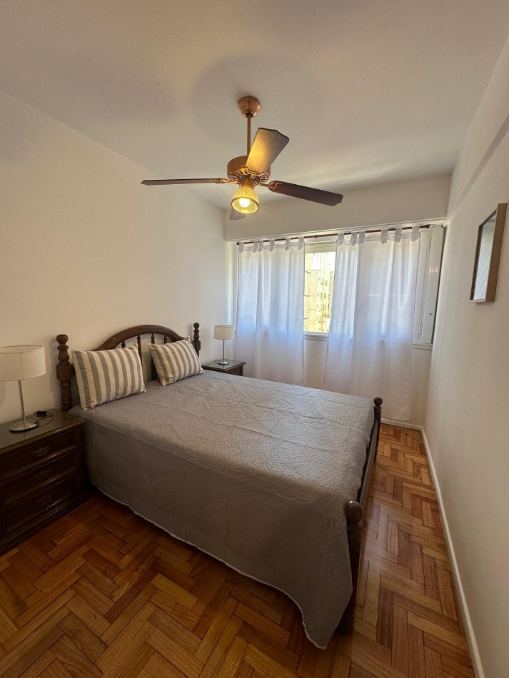 Venta departamento 2 ambientes con balcon en el centro