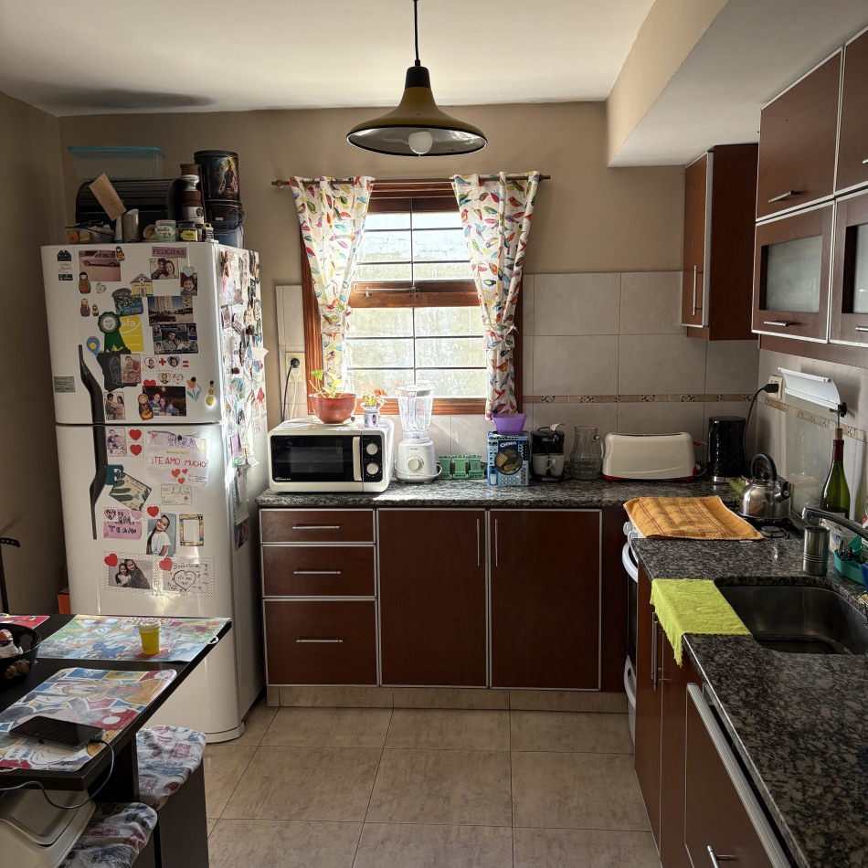 Venta de casa 3 ambientes mas departamento en los Pinares