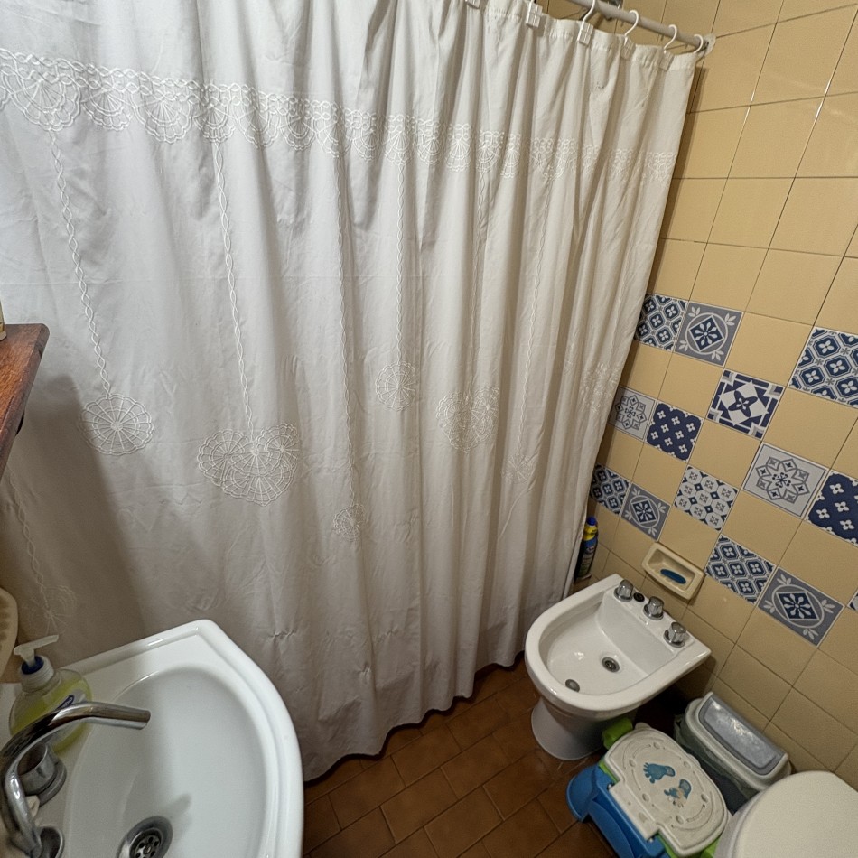 Venta de casa 3 ambientes mas departamento en los Pinares