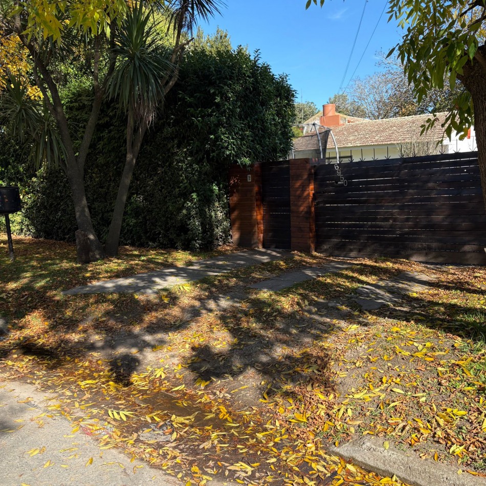 Venta de casa 3 ambientes mas departamento en los Pinares