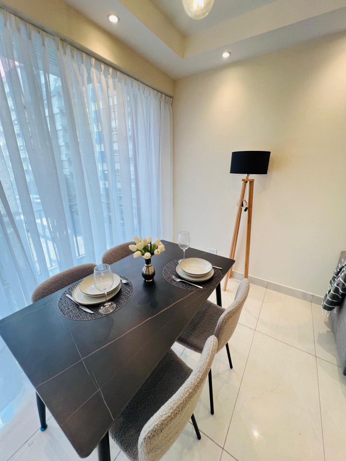 Venta departamento 2 ambientes con balcon en el centro