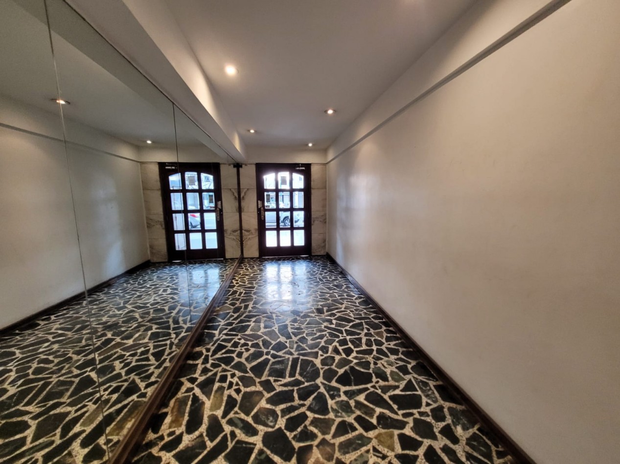 Venta departamento 2 ambientes con balcon a la calle 