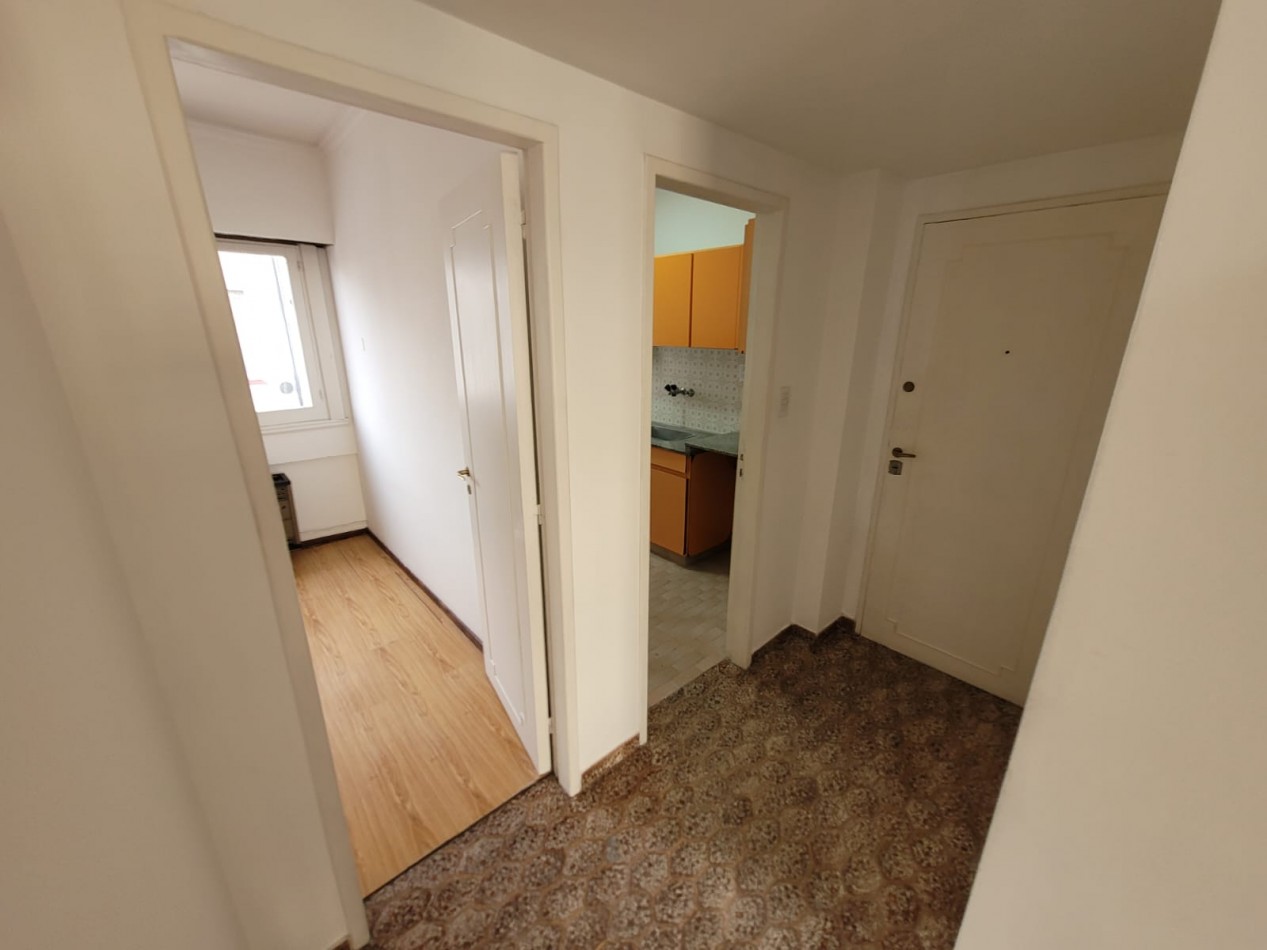 Venta departamento 2 ambientes con balcon a la calle 