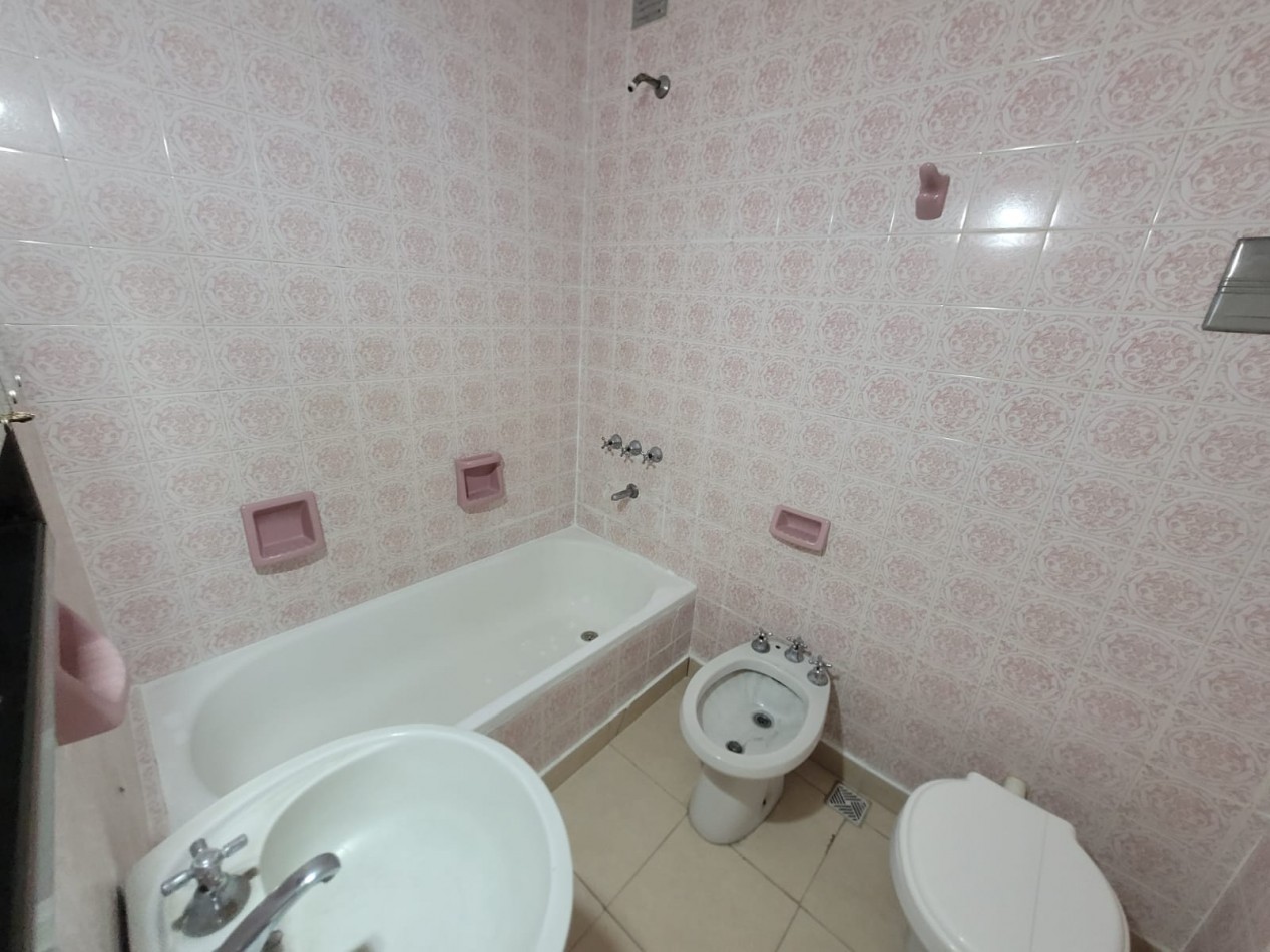 Venta departamento 2 ambientes con balcon a la calle 