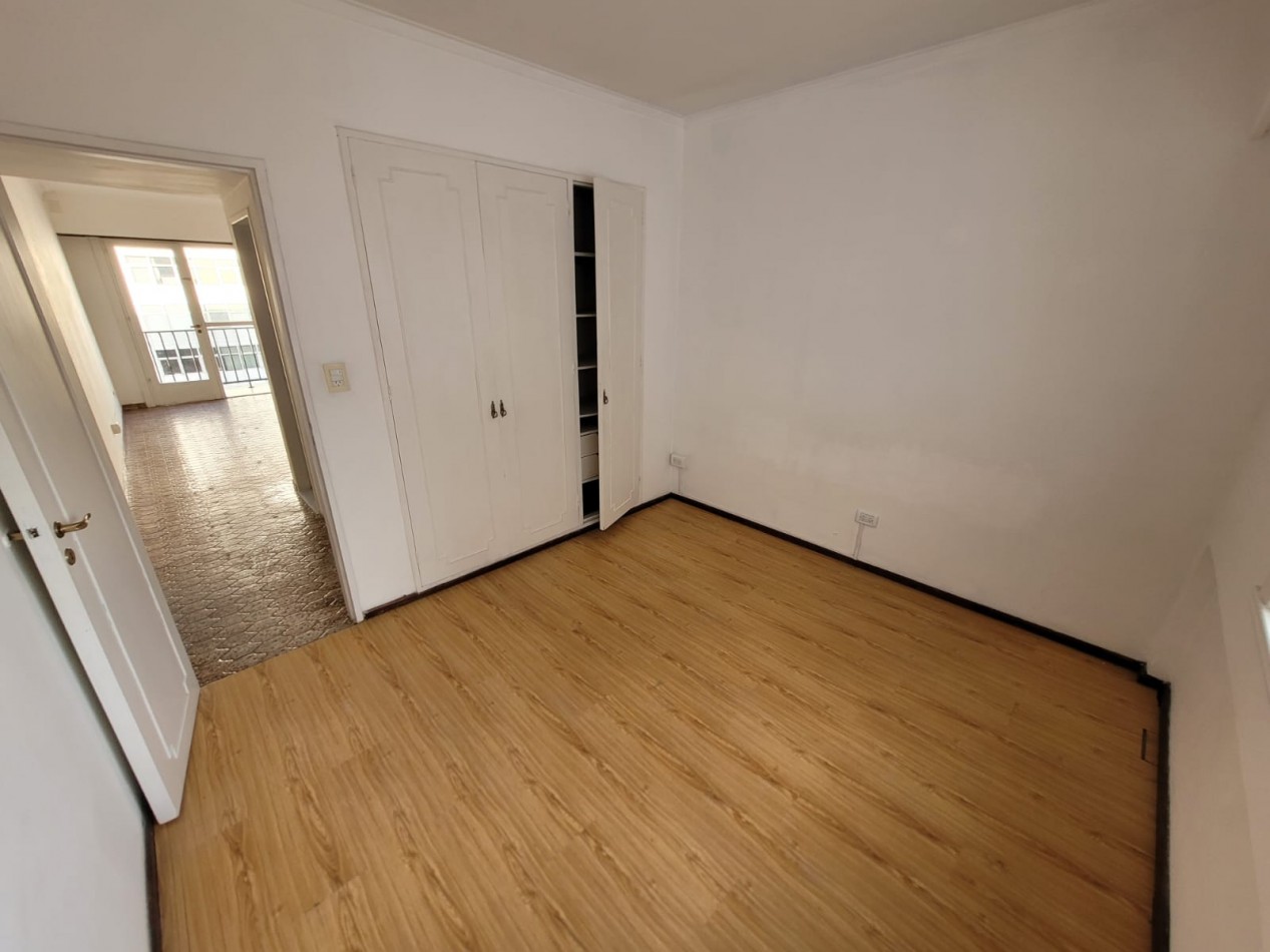 Venta departamento 2 ambientes con balcon a la calle 
