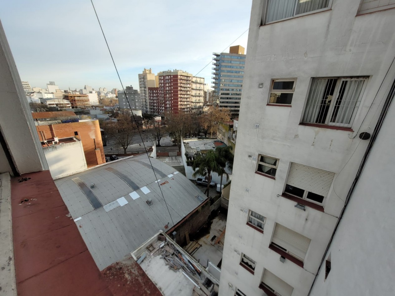 Venta departamento 2 ambientes con balcon a la calle 