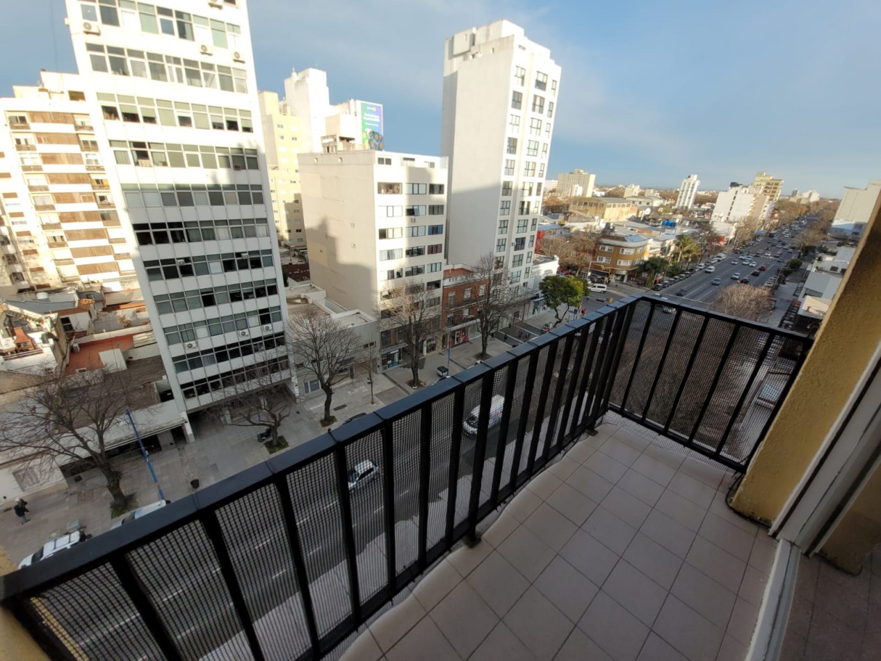 Venta departamento 2 ambientes con balcon a la calle 
