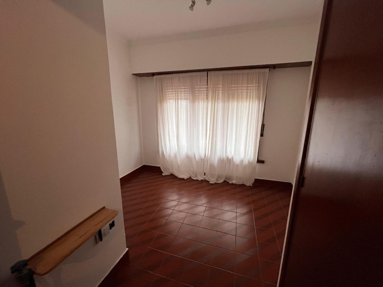 Venta chalet 4 ambientes con garage en barrio Sarmiento