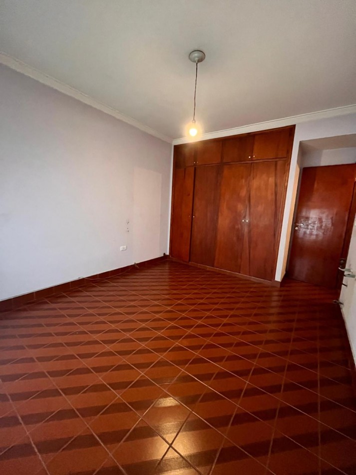 Venta chalet 4 ambientes con garage en barrio Sarmiento
