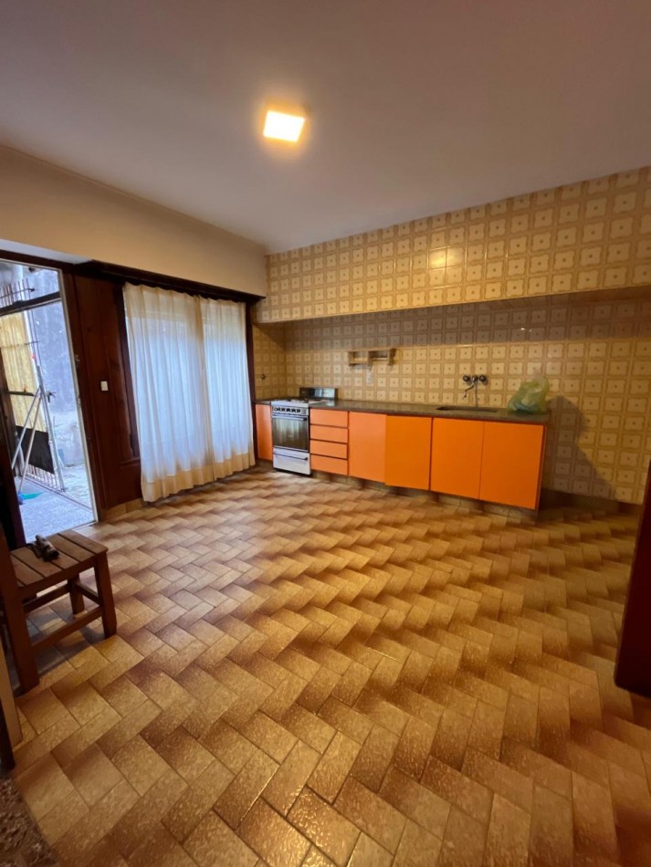Venta chalet 4 ambientes con garage en barrio Sarmiento