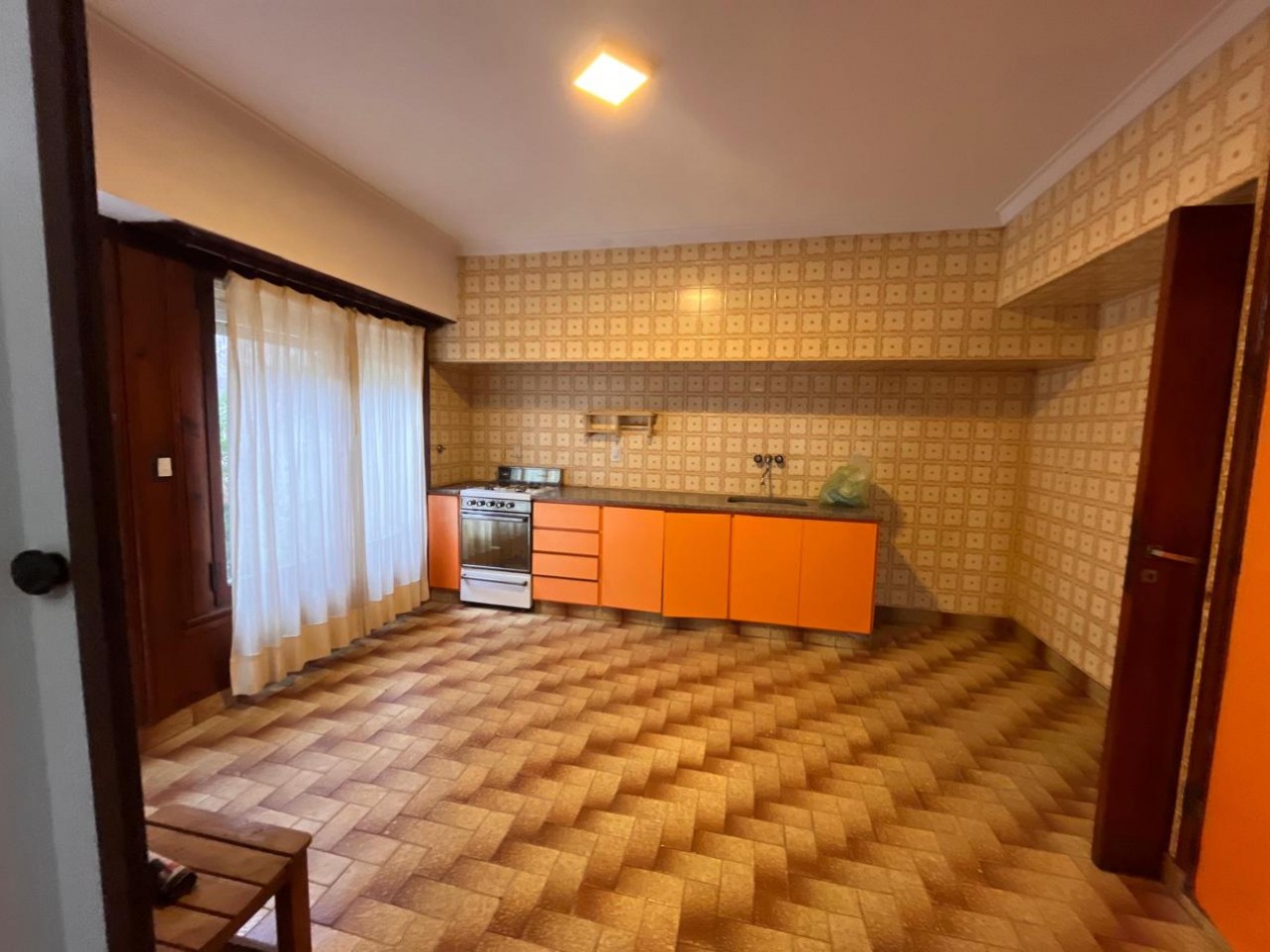 Venta chalet 4 ambientes con garage en barrio Sarmiento