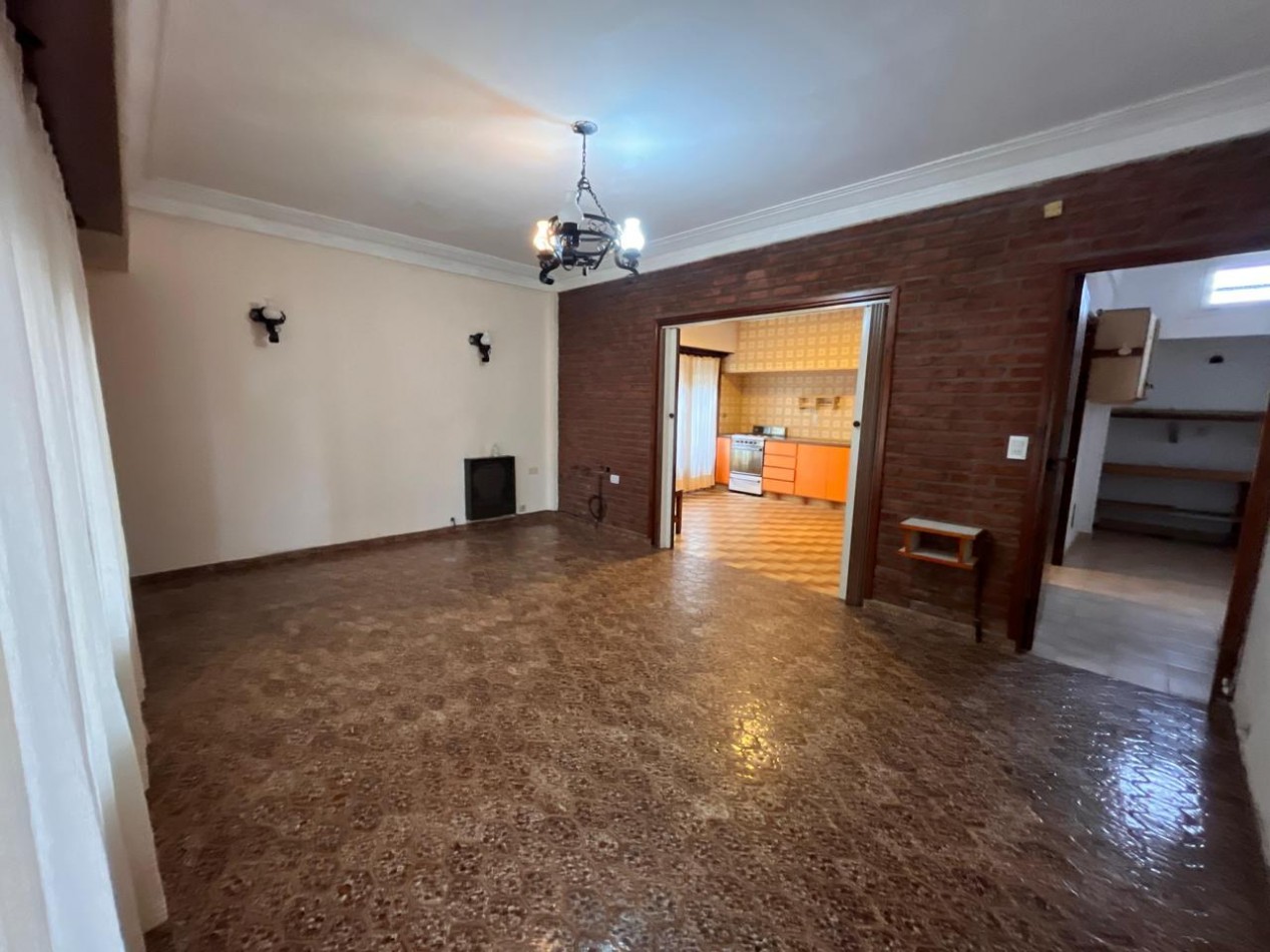 Venta chalet 4 ambientes con garage en barrio Sarmiento