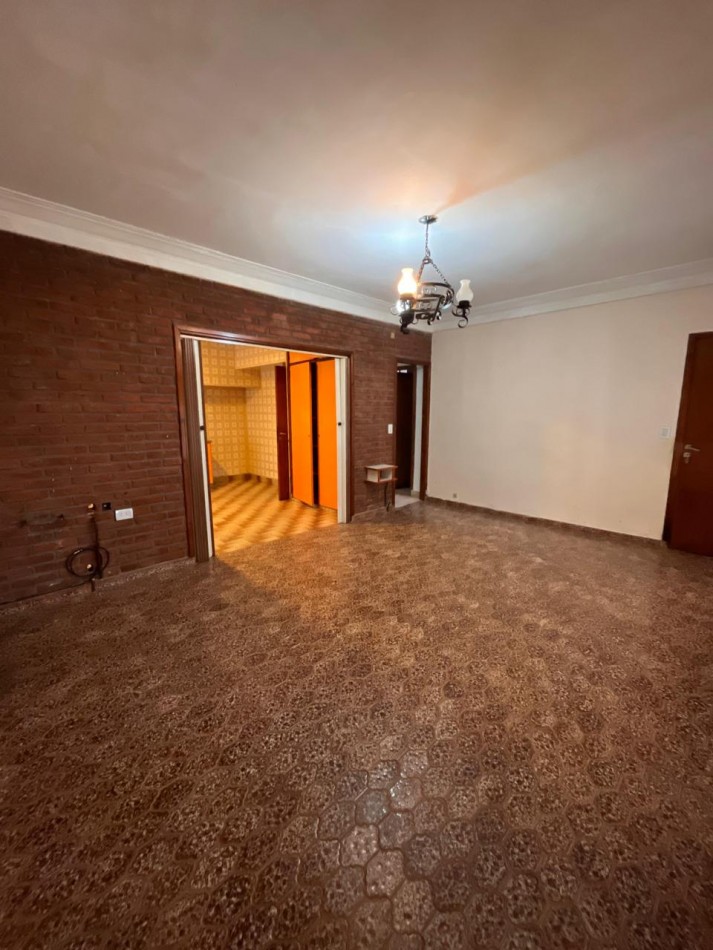 Venta chalet 4 ambientes con garage en barrio Sarmiento