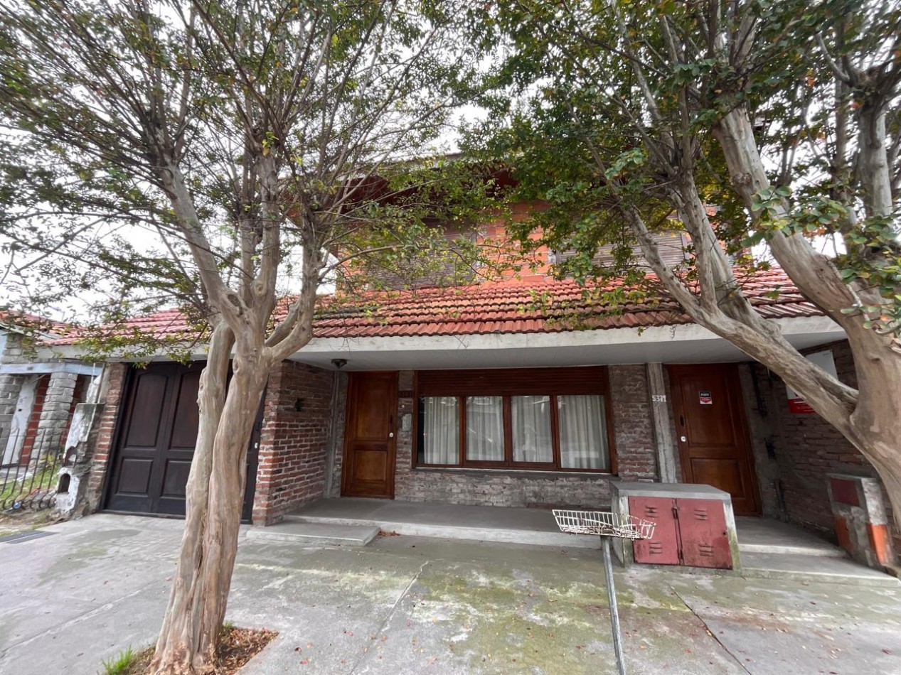Venta chalet 4 ambientes con garage en barrio Sarmiento