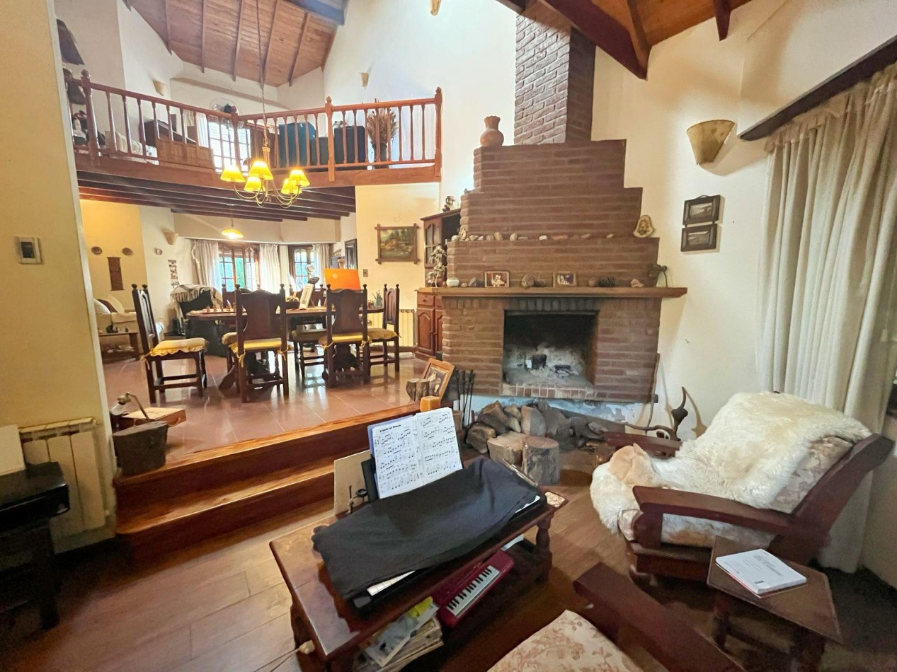 Venta chalet 6 ambientes sobre dos lotes en barrio el Grosellar