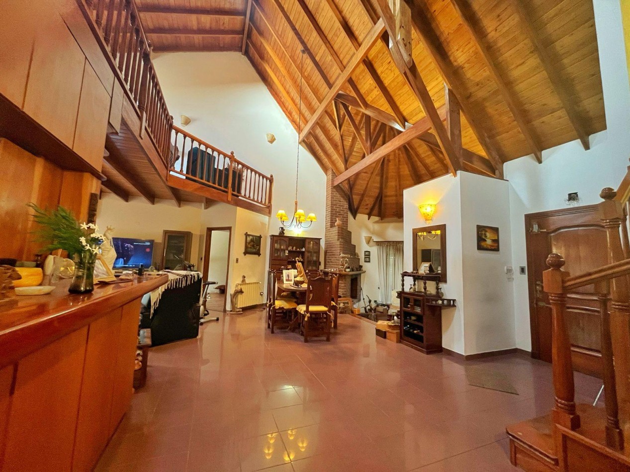 Venta chalet 6 ambientes sobre dos lotes en barrio el Grosellar
