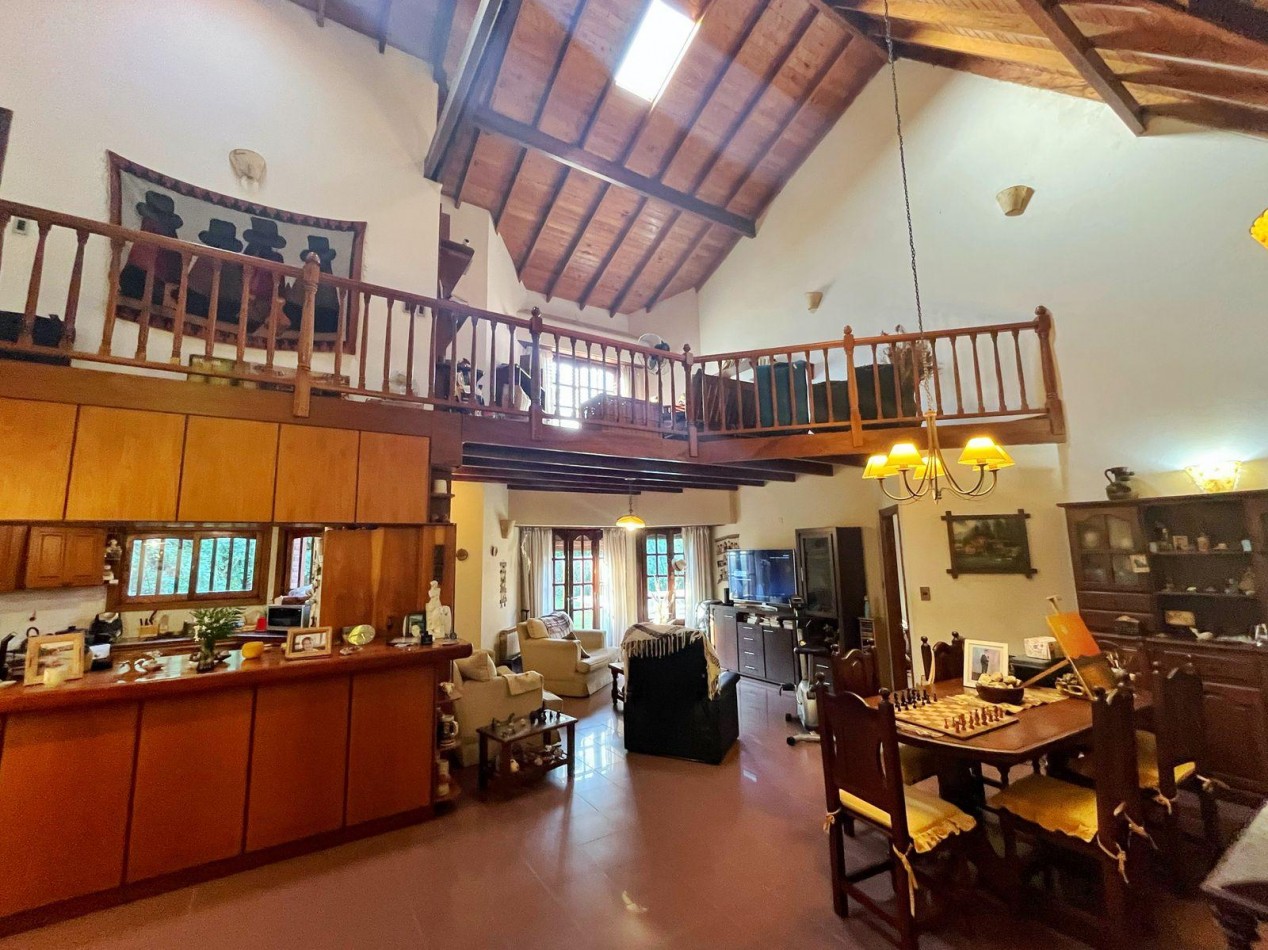 Venta chalet 6 ambientes sobre dos lotes en barrio el Grosellar
