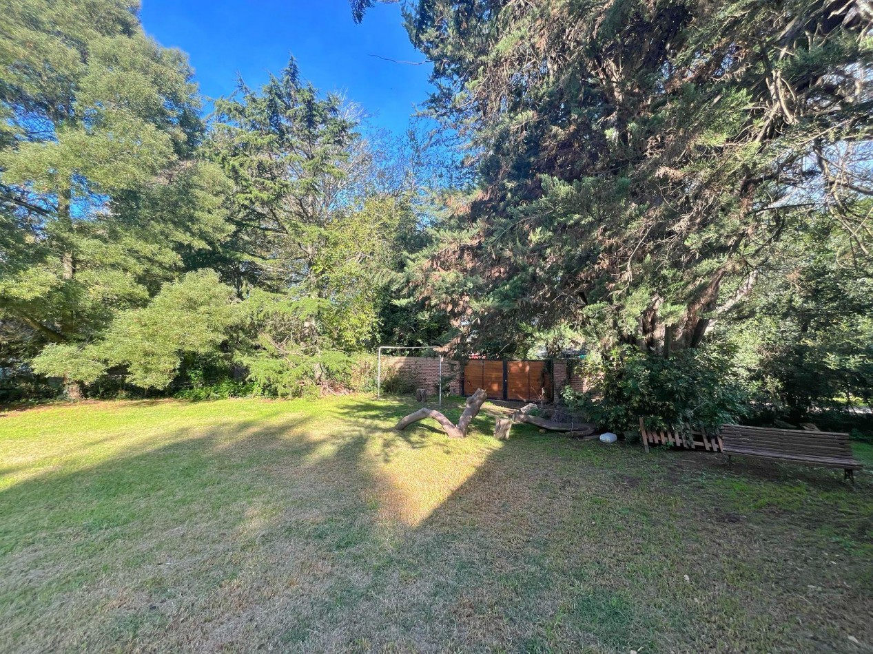 Venta chalet 6 ambientes sobre dos lotes en barrio el Grosellar