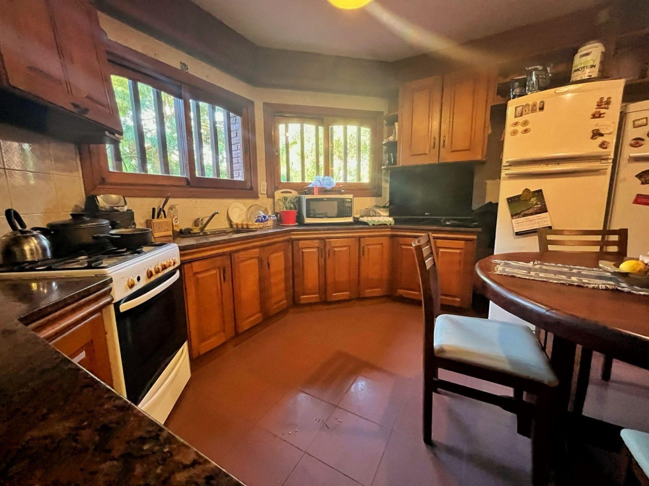 Venta chalet 6 ambientes sobre dos lotes en barrio el Grosellar