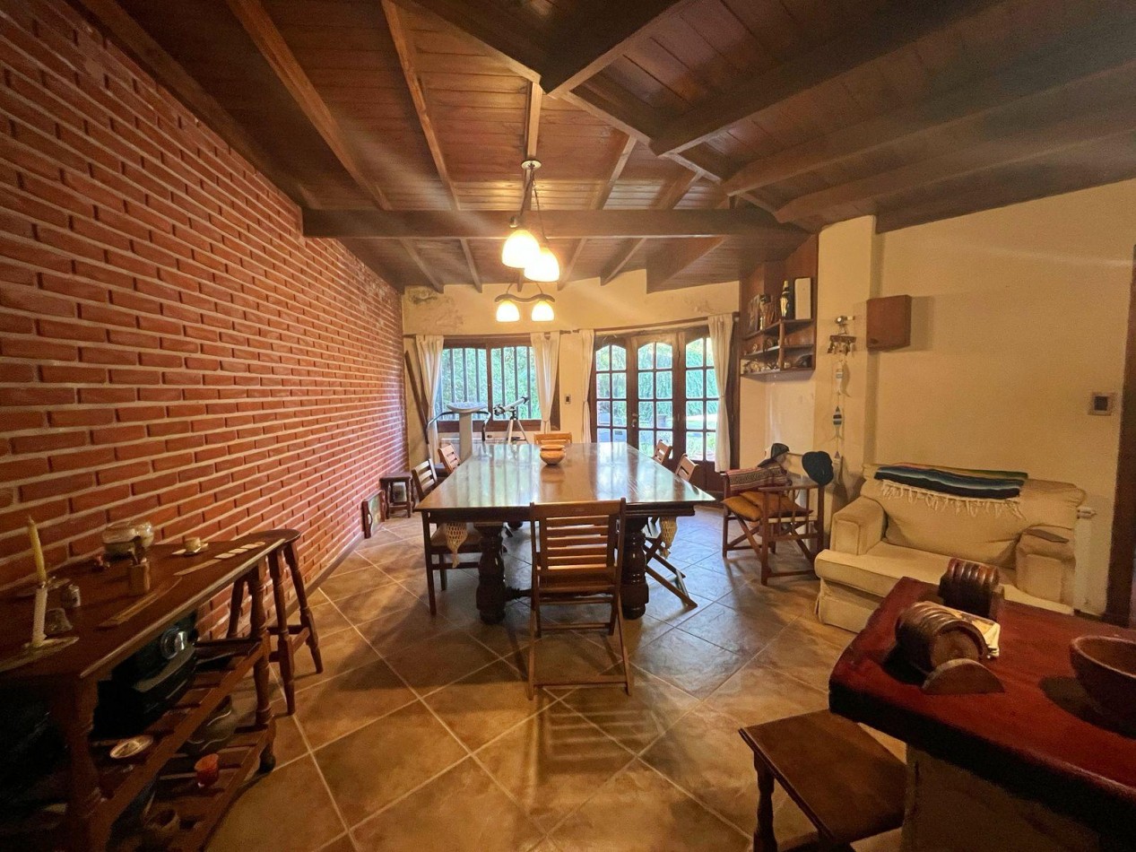 Venta chalet 6 ambientes sobre dos lotes en barrio el Grosellar