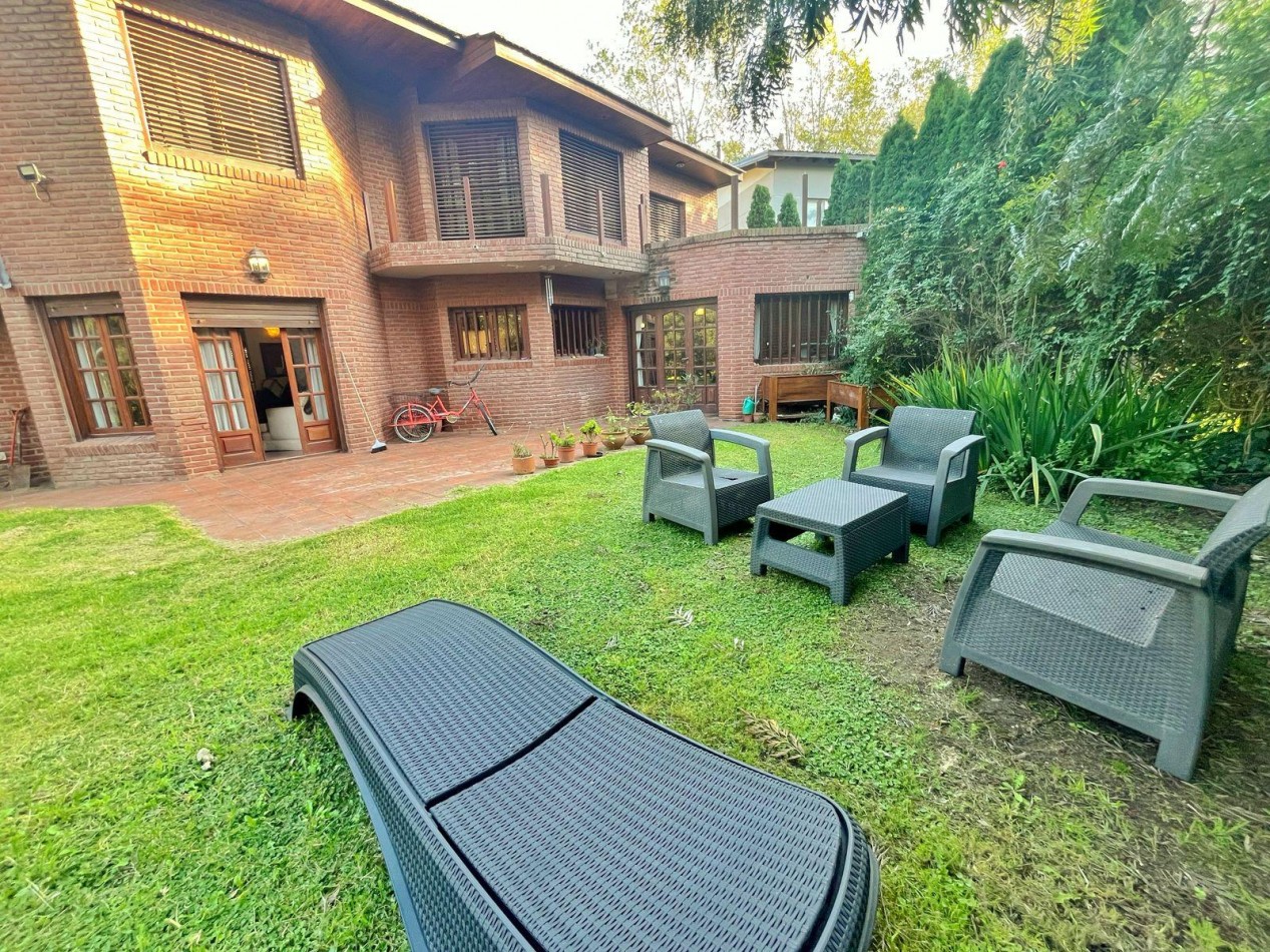 Venta chalet 6 ambientes sobre dos lotes en barrio el Grosellar