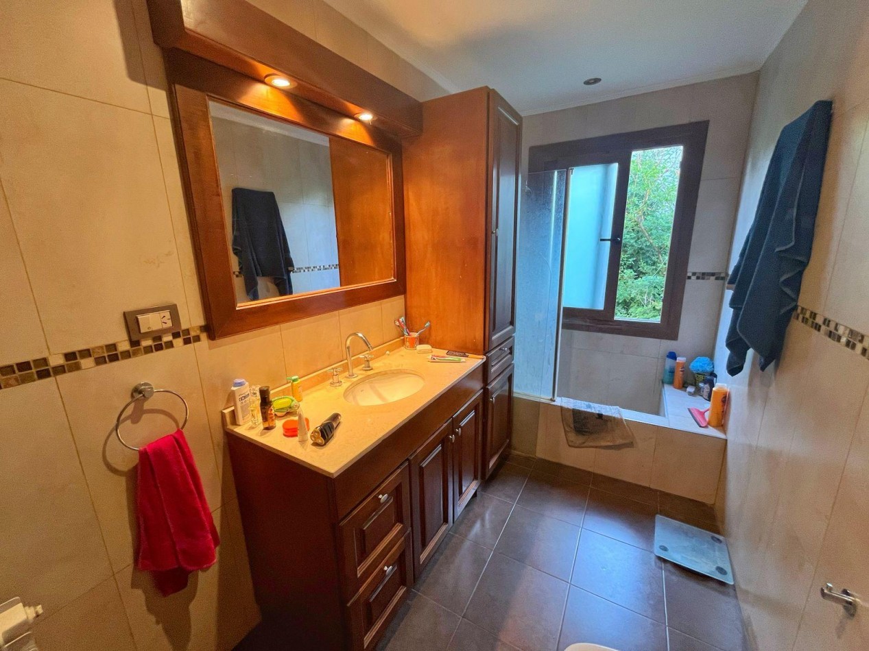 Venta chalet 6 ambientes sobre dos lotes en barrio el Grosellar