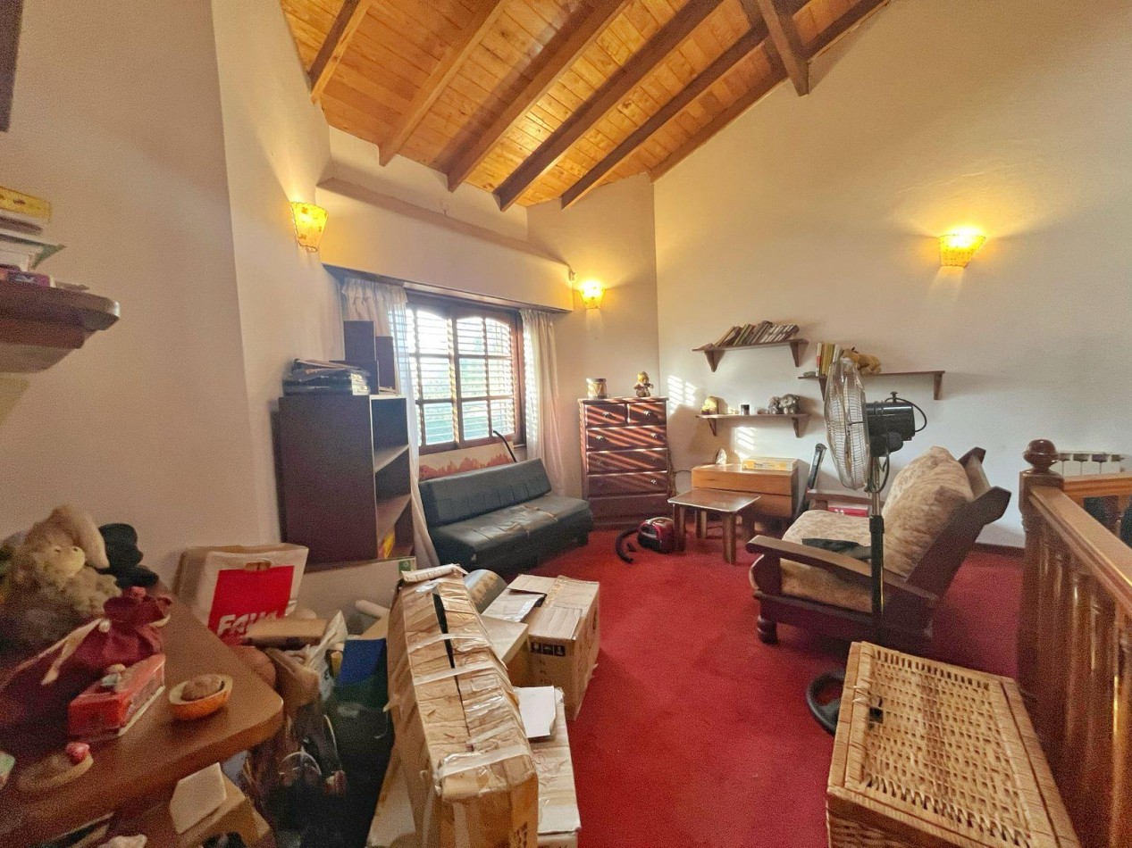Venta chalet 6 ambientes sobre dos lotes en barrio el Grosellar