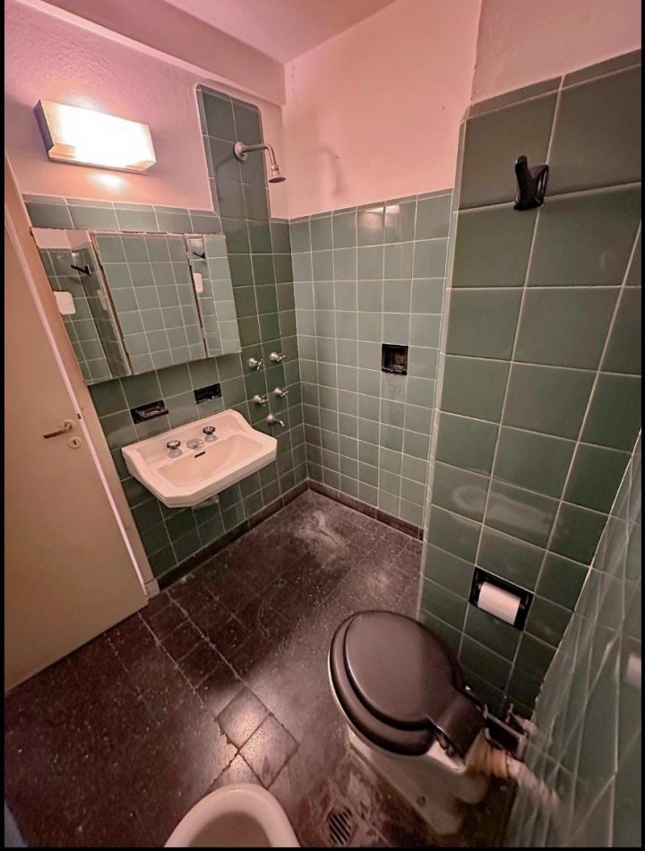 Venta departamento 2 ambientes con balcon a la calle