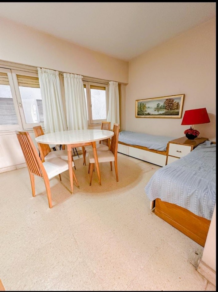 Venta departamento 2 ambientes con balcon a la calle
