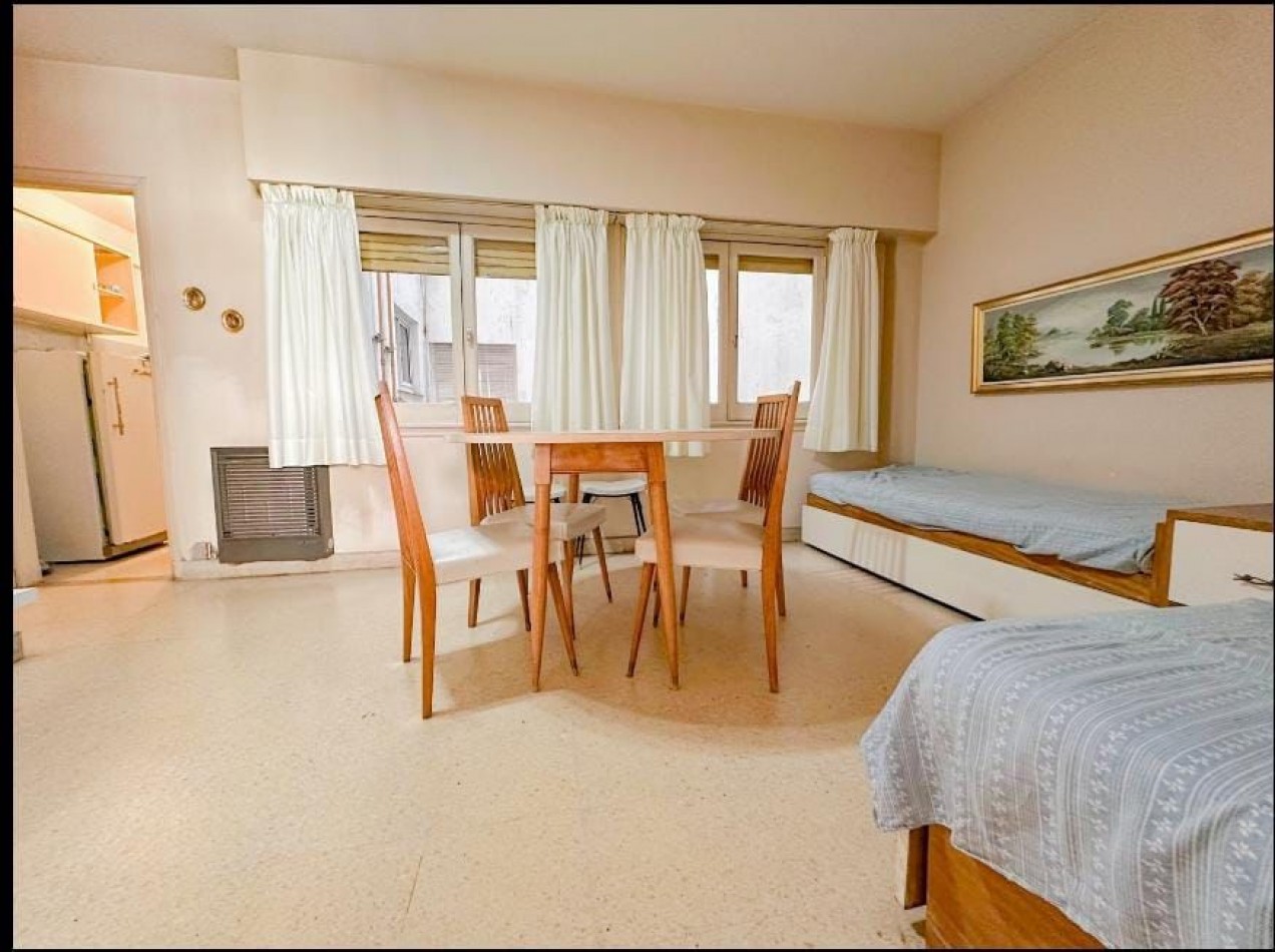 Venta departamento 2 ambientes con balcon a la calle