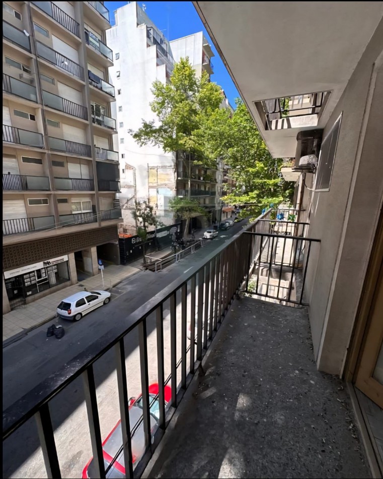 Venta departamento 2 ambientes con balcon a la calle